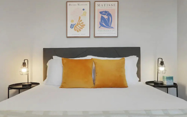 Cozy 2BR Apt Near Parks - Kimball A2