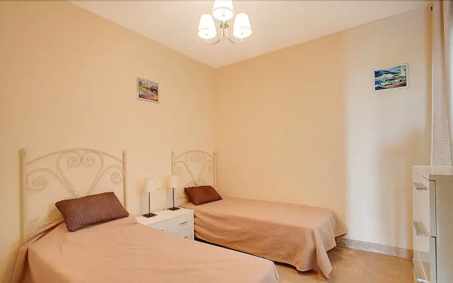 2 Bedrooms Apartment with Garden View