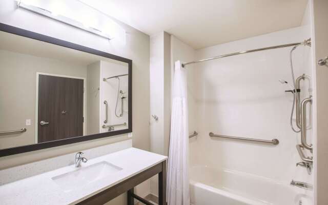 La Quinta Inn & Suites by Wyndham Tulsa Broken Arrow