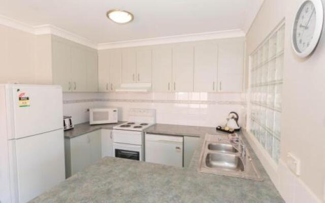 Cobb & Co 3/39 Cobbon Crescent