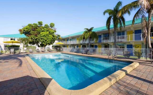 Days Inn & Suites by Wyndham Fort Pierce Midtown