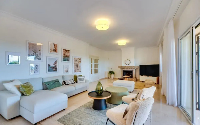 All About Casa Roca
