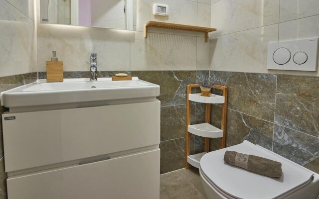 Stunning Home in Liznjan With Wifi and 2 Bedrooms