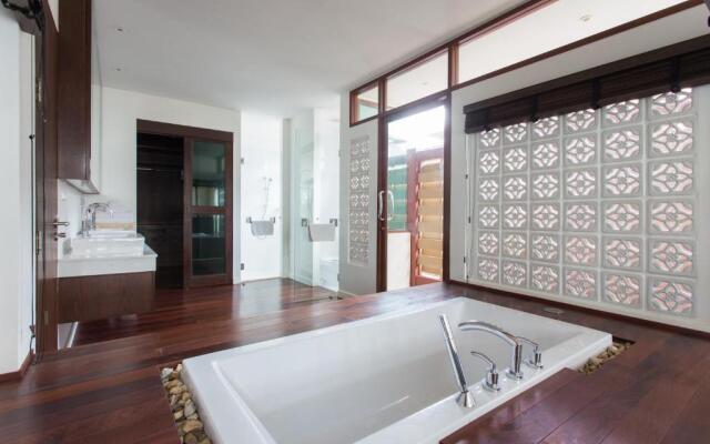 Amatapura Beachfront Villa 10