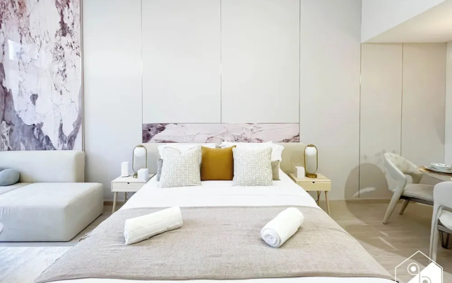 Stylish Ground-floor Studio JVC