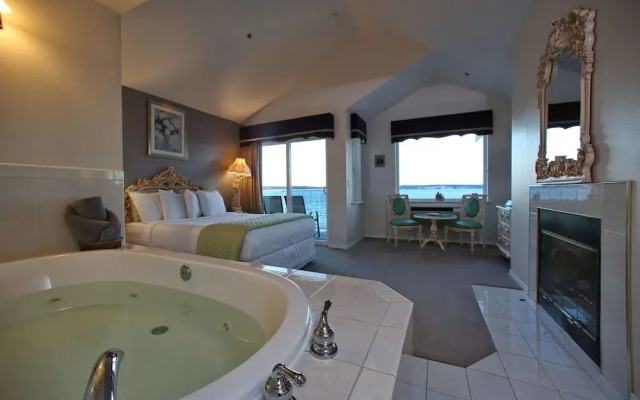 Tides Inn & Suites