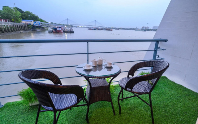 Polo Floatel Kolkata