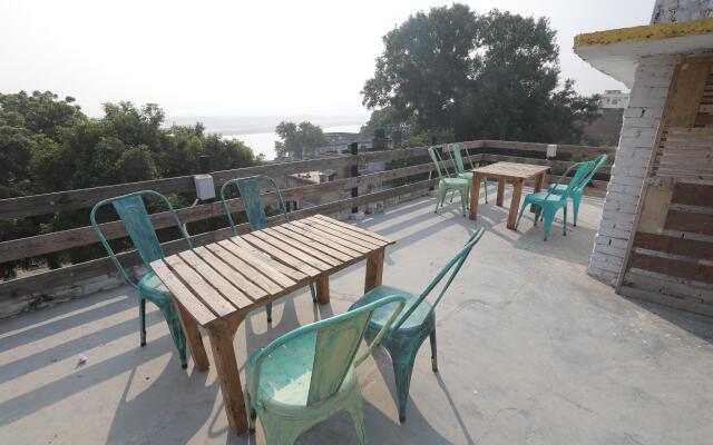 HosteLaVie Varanasi