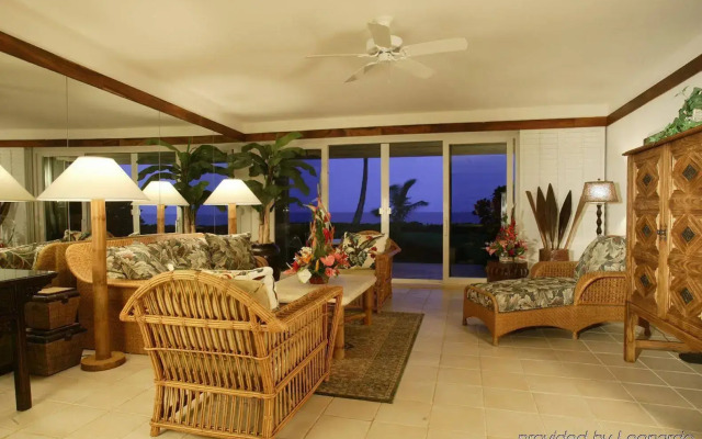 Whalers Cove Oceanfront Resort