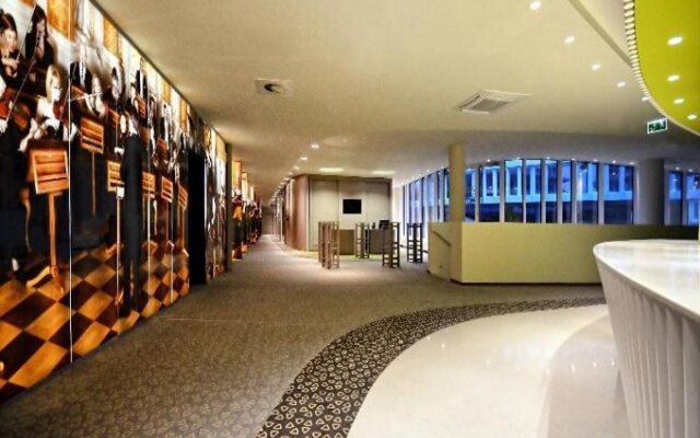 Sound Garden Hotel Airport