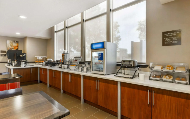 Comfort Inn & Suites Redwood Country