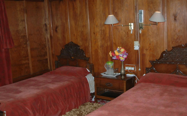Zaffer Group of Houseboats