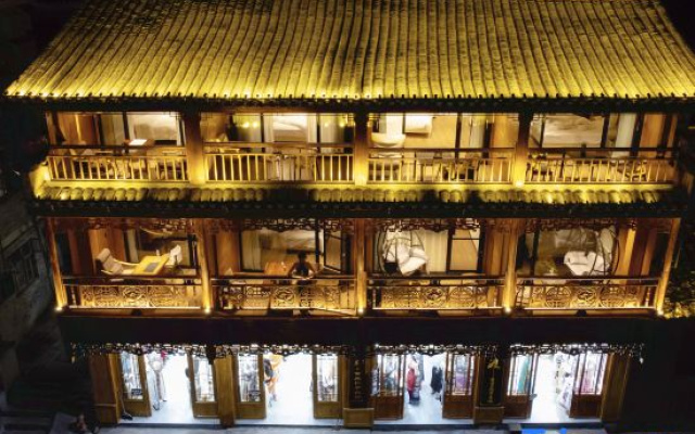Yunshang 180 ° panoramic intelligent Jiang Jing Mei Su (Fenghuang Ancient City Tuojiang Branch)