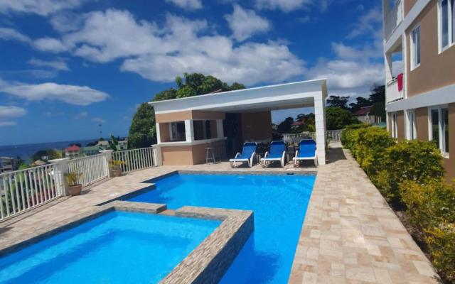 Lovely 2-bedroom apartment with shared jacuzzi & pool