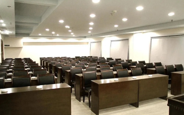 Changcheng Business Hotel