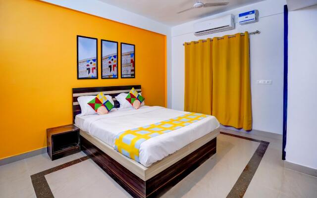 OYO 81587 Luxurious Stay near Railway Station