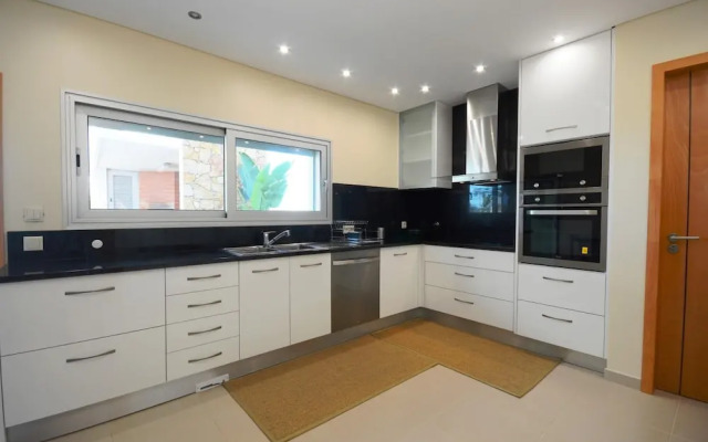 Maria in Albufeira With 6 Bedrooms and 5 Bathrooms