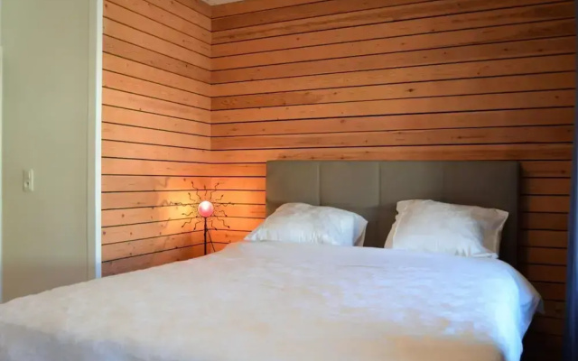 Rochehaut Hideaway With Tub