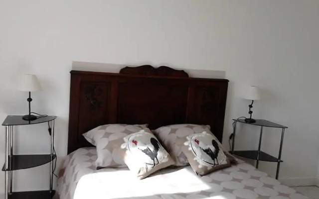 La Poule aux Oeufs Dort