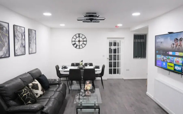 Manchester - 3 Bedroom House - Sleeps 5 - Etihcity