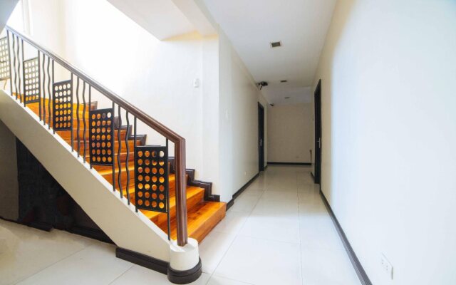 RedDoorz Plus near Naia Expressway