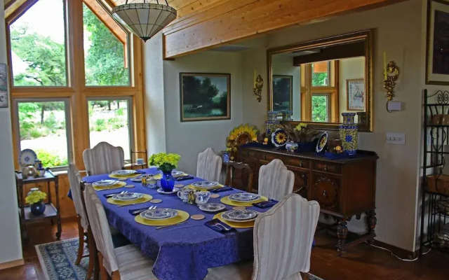 Prow'd House Bed & Breakfast