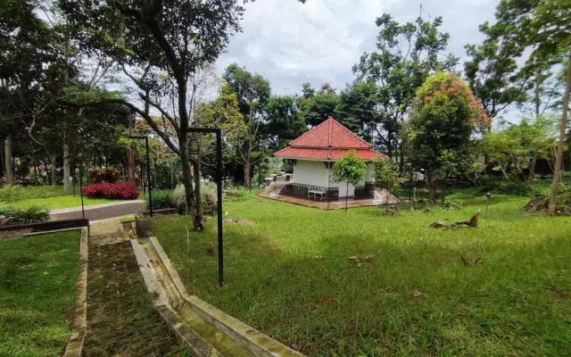 Villa Rose Gunung Bunder by Ruang Nyaman