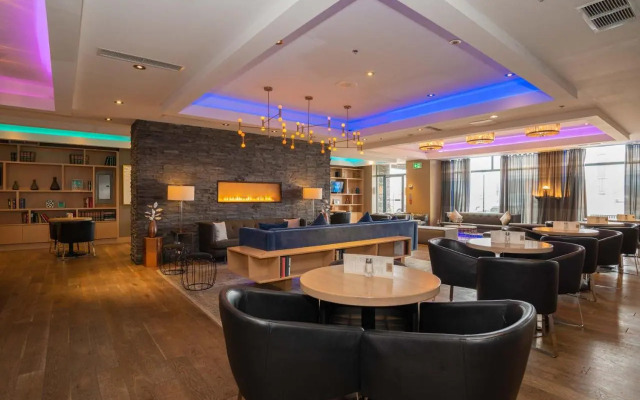 Stage West All-Suite Hotel & Theatre Restaurant