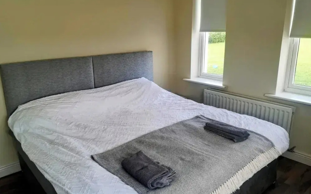 3 bed House With 2 Living Areas and 2 Bathrooms