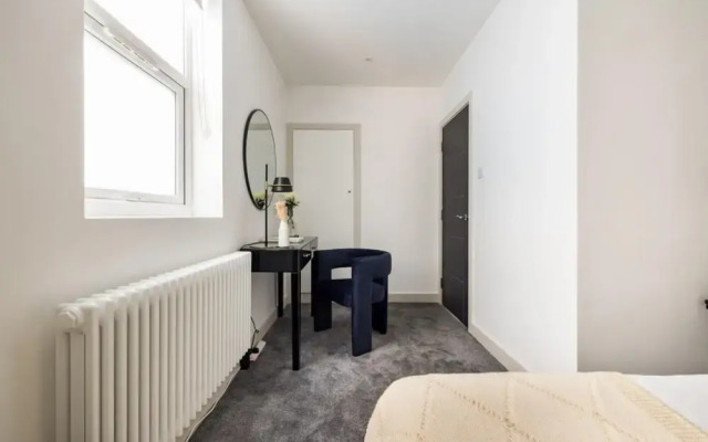 The Battersea Loft - Trendy 3bdr Flat With Patio, London