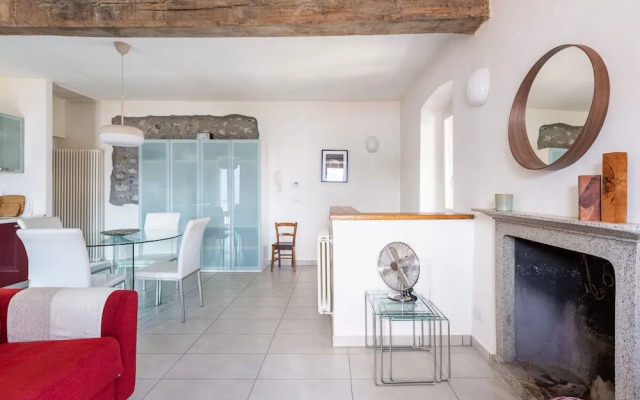 Lake View Terrace Apartment