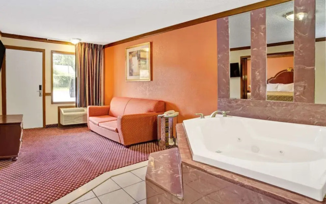 Travelodge Sellersburg