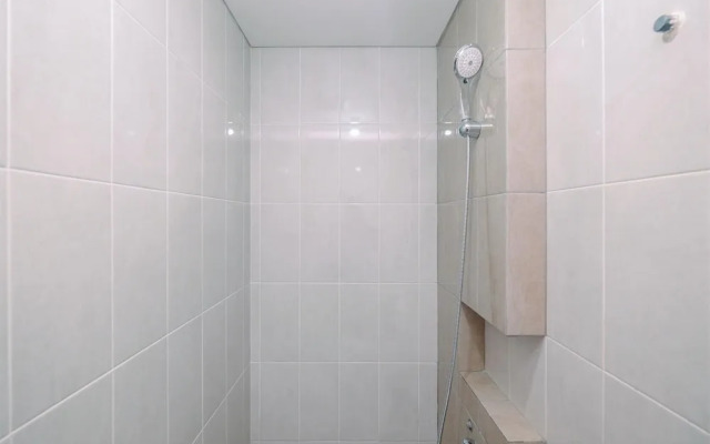 Comfort 1Br At Royal Heights Apartment