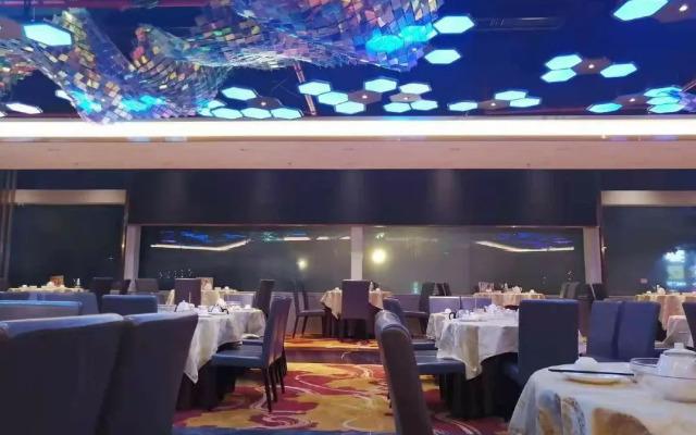 Skyline Plaza Hotel