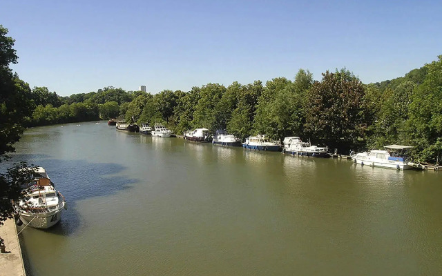 ibis Charleville-Mezières