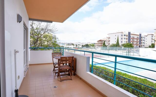 Excellent one Bedroom Apartment in Meia Praia, With Communal Pool