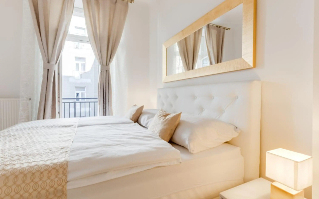 Luxury Riverside Apartments In The Center Of Prague