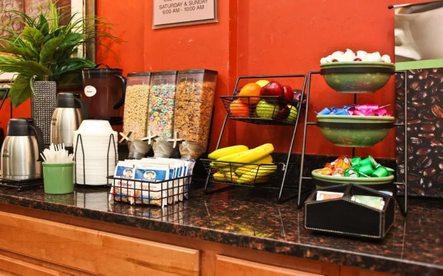 Spark by Hilton Oak Forest