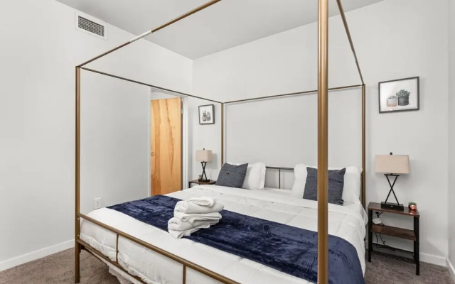 2BR/2BA In The Block Apartment by CozySuites
