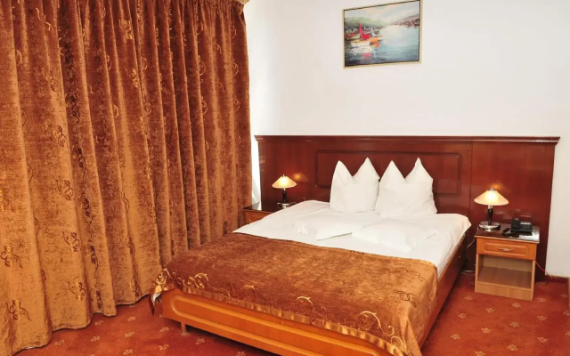 Hotel Emma Est