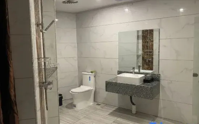 Xuwen Berlin Hotel