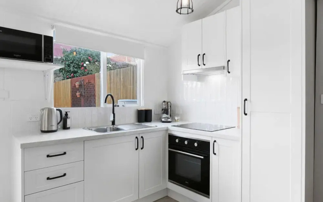Charming 2-bed House in North Hobart