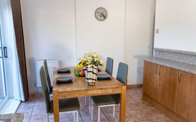Catsbrook House - Sleeps 7 - Business Travellers Accommodation