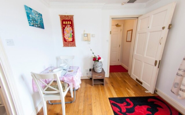 Quiet, Cozy 1BR Flat for 2 in Earls Court