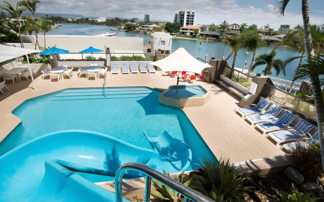 Tiki Hotel Surfers Paradise