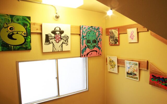 hostel&galleryGisgood