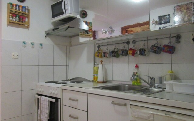 Homey 1-BR Apt