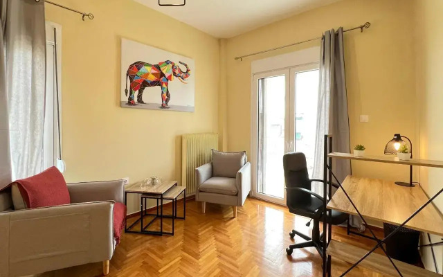 Chiou Spacious 90sqm apt in Athens