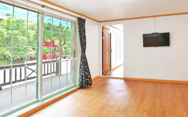 Hongcheon Valley View Pension