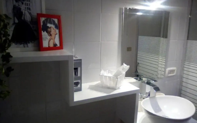 Anna Home in Chiaia